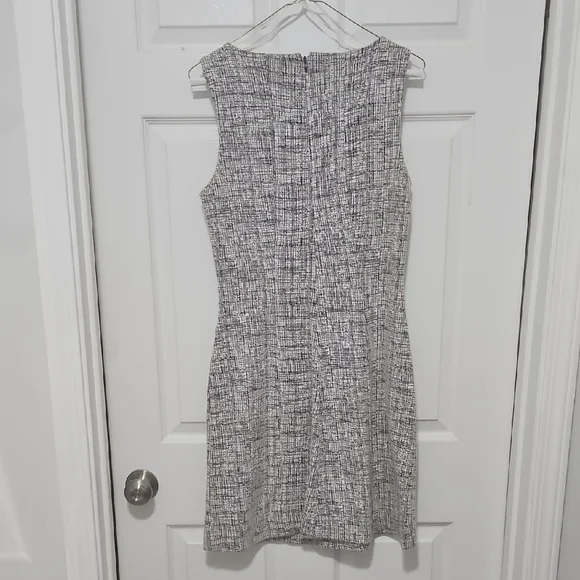 Tahari Monochrome Sleeveless Midi Dress - Picture 4 of 4